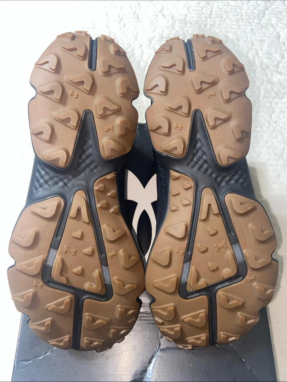 Under Armour Men’s Charged Expanse Mid WP